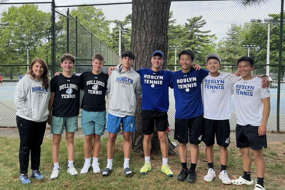  Roslyn High School Tennis players at the counties with coach Kerri Jannotte-Hinkley